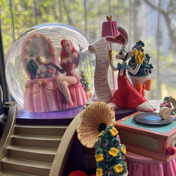 Roger rabbit collectible snow globe - Picture 2 of 4